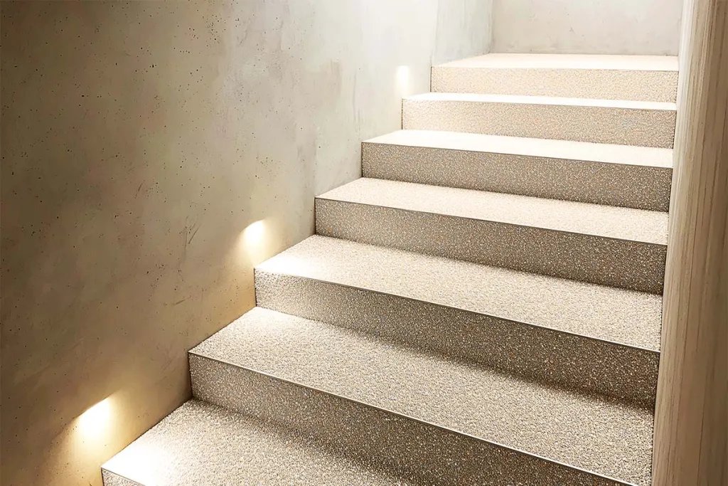 Steinteppich Treppe mit Stufenbeleuchtung